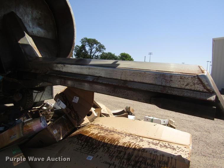 image for item DD8877 2003 Freightliner FL80 refuse truck