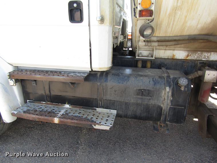 image for item DD8877 2003 Freightliner FL80 refuse truck