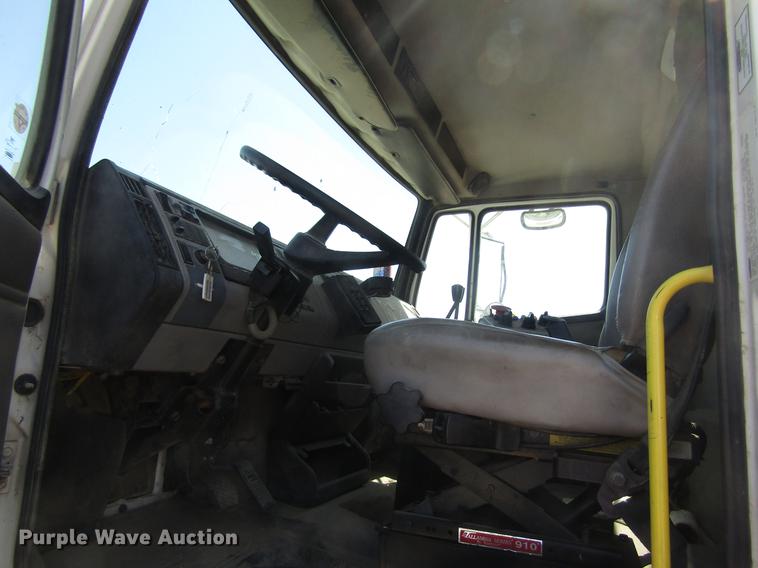 image for item DD8877 2003 Freightliner FL80 refuse truck