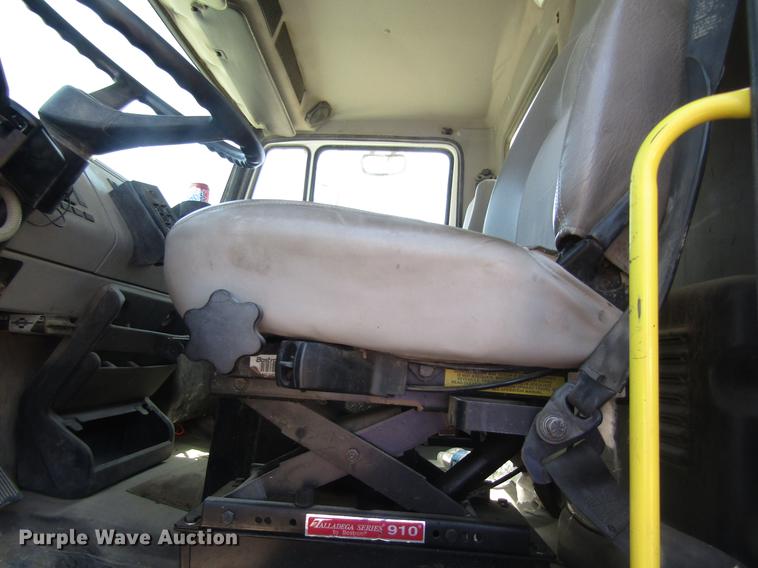 image for item DD8877 2003 Freightliner FL80 refuse truck