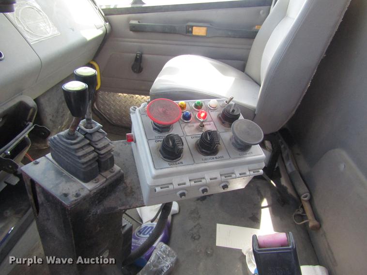 image for item DD8877 2003 Freightliner FL80 refuse truck