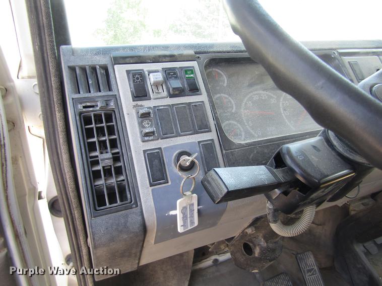 image for item DD8877 2003 Freightliner FL80 refuse truck