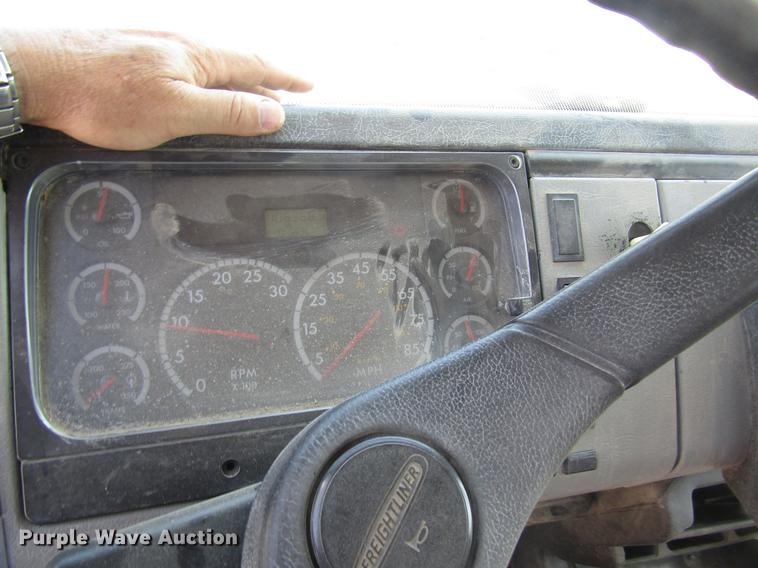 image for item DD8877 2003 Freightliner FL80 refuse truck