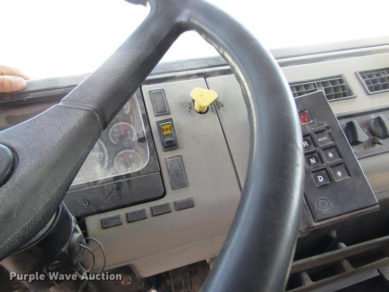 image for item DD8877 2003 Freightliner FL80 refuse truck