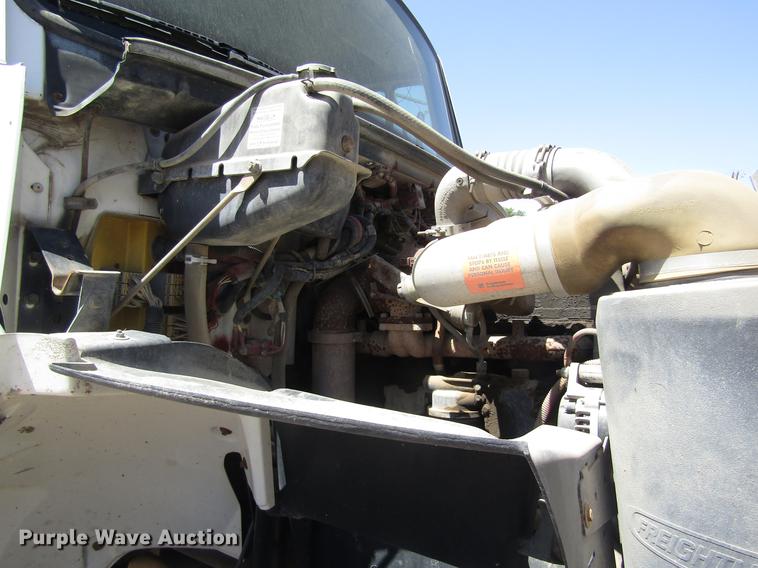 image for item DD8877 2003 Freightliner FL80 refuse truck