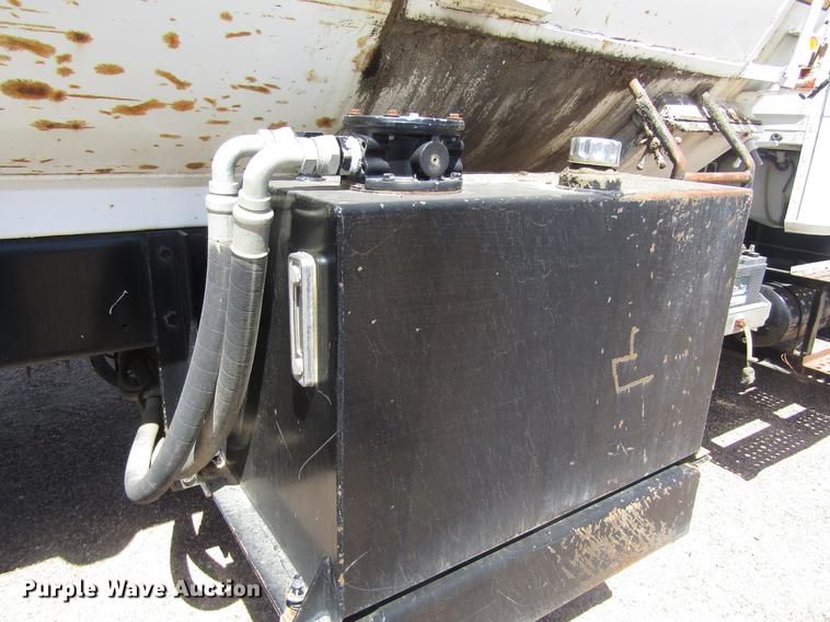 image for item DD8877 2003 Freightliner FL80 refuse truck