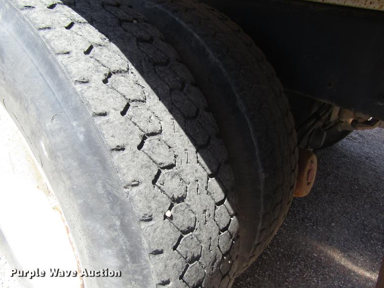 image for item DD8877 2003 Freightliner FL80 refuse truck