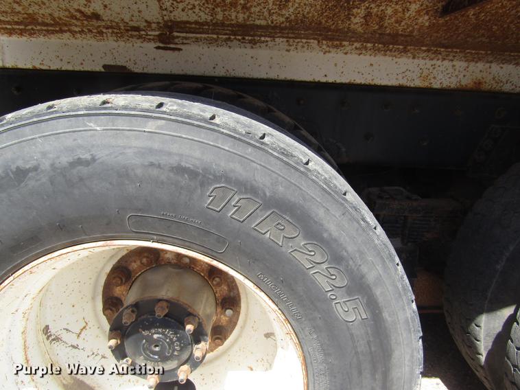 image for item DD8877 2003 Freightliner FL80 refuse truck