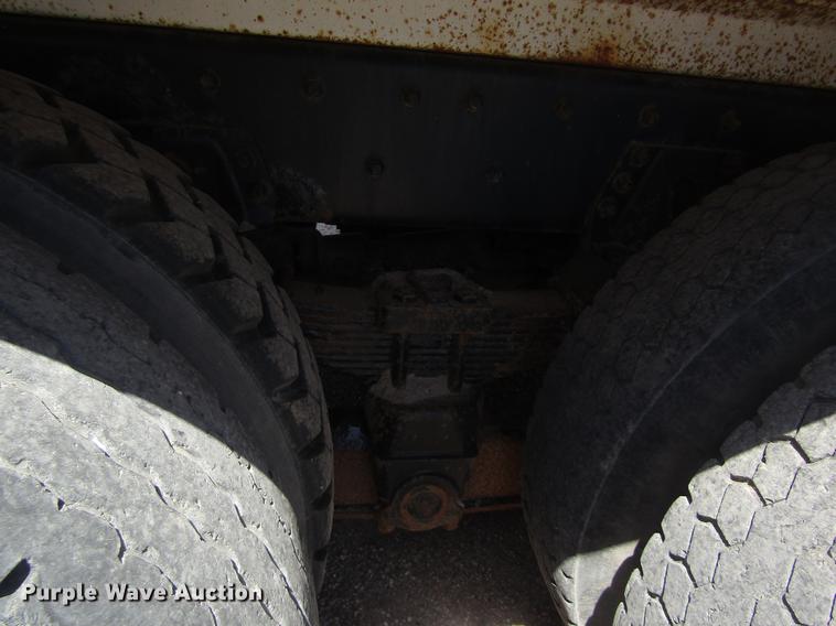 image for item DD8877 2003 Freightliner FL80 refuse truck