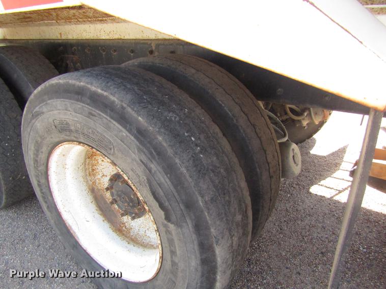 image for item DD8877 2003 Freightliner FL80 refuse truck