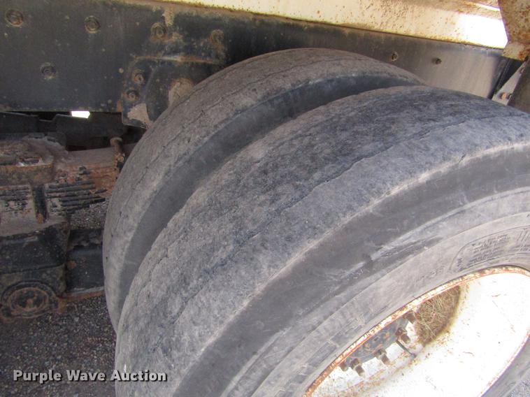 image for item DD8877 2003 Freightliner FL80 refuse truck