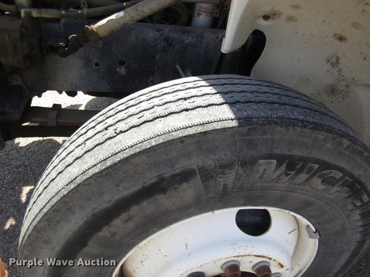 image for item DD8877 2003 Freightliner FL80 refuse truck