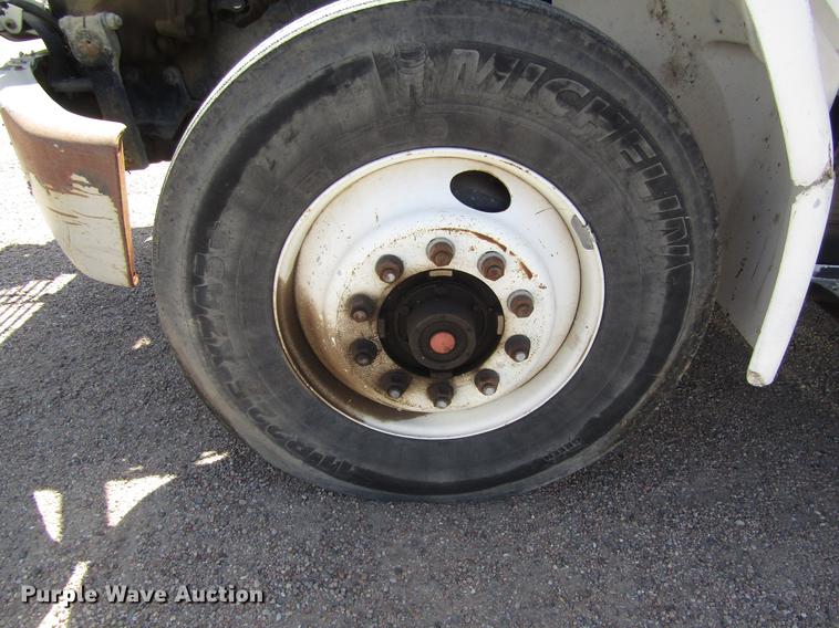 image for item DD8877 2003 Freightliner FL80 refuse truck