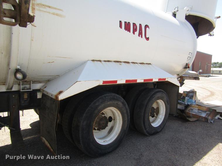 image for item DD8877 2003 Freightliner FL80 refuse truck