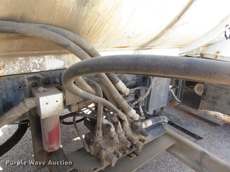 image for item DD8877 2003 Freightliner FL80 refuse truck