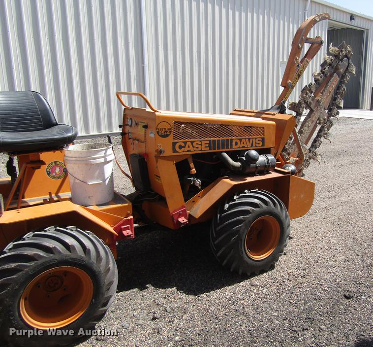 image for item DD8878 1979 Case 25+4 trencher