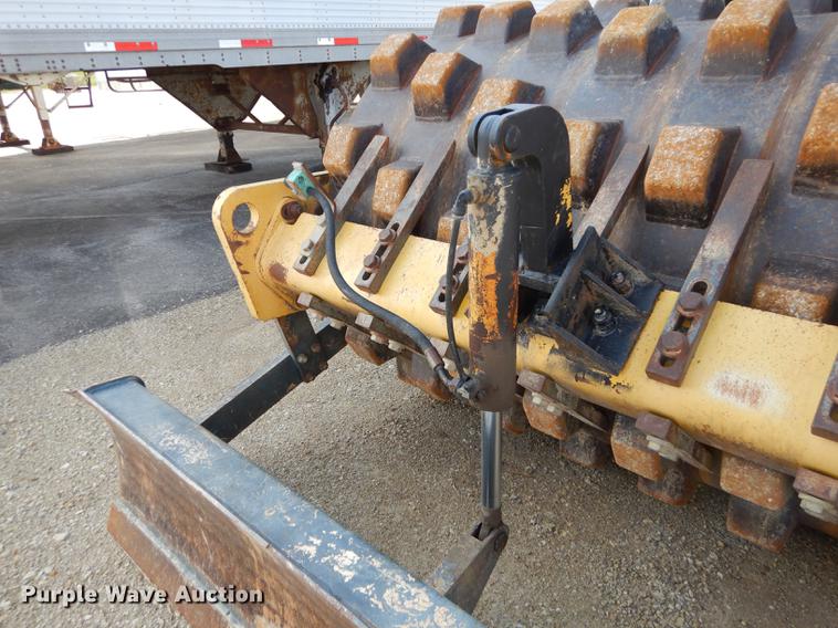 image for item DE1847 2002 Vibromax W605PD padfoot roller