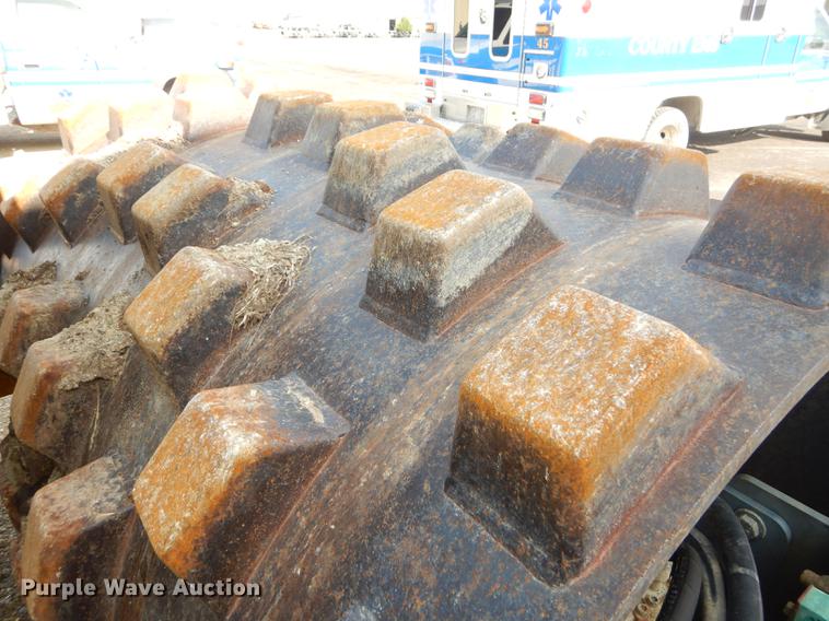 image for item DE1847 2002 Vibromax W605PD padfoot roller