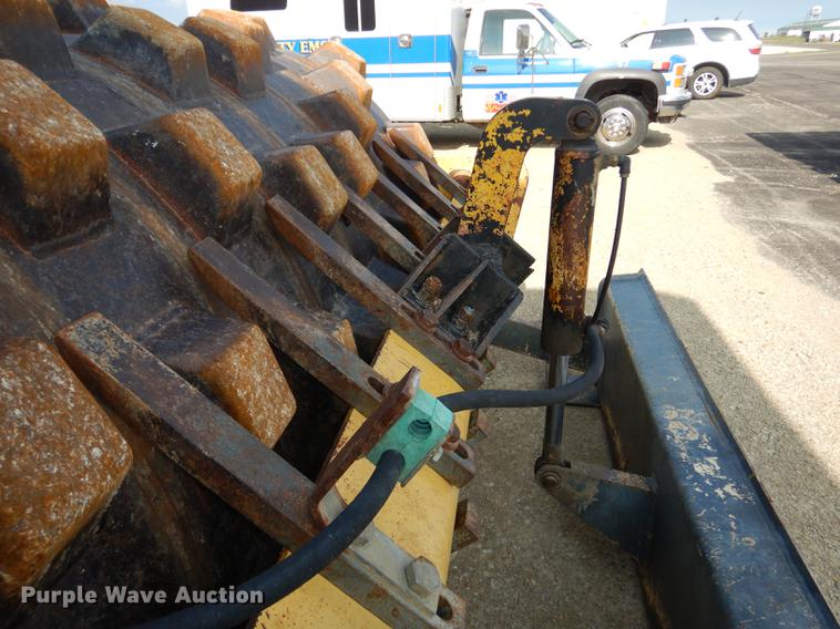 image for item DE1847 2002 Vibromax W605PD padfoot roller