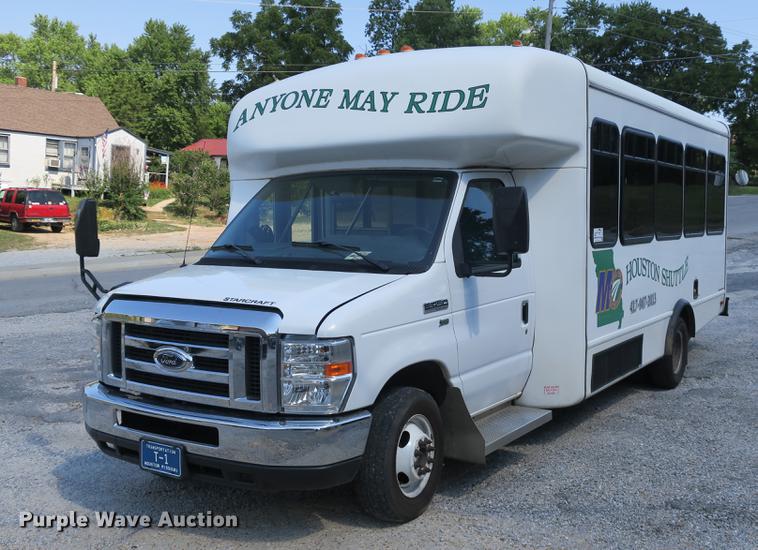 image for item DE3764 2009 Ford E450 shuttle bus