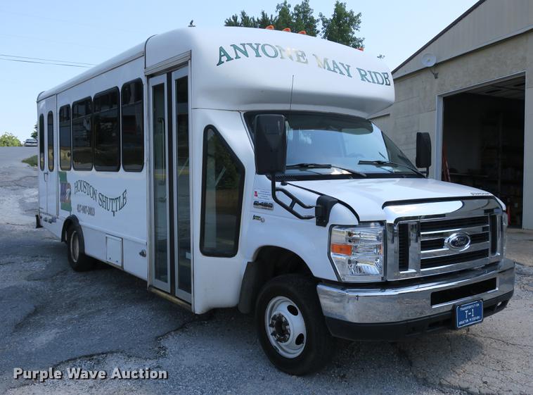 image for item DE3764 2009 Ford E450 shuttle bus