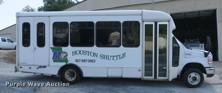 image for item DE3764 2009 Ford E450 shuttle bus