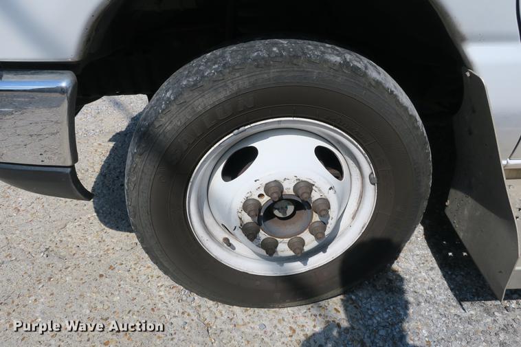 image for item DE3764 2009 Ford E450 shuttle bus