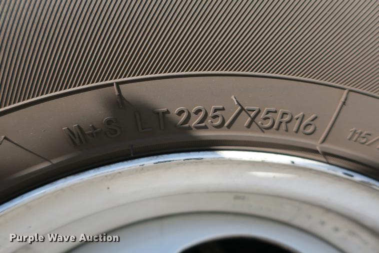 image for item DE3764 2009 Ford E450 shuttle bus