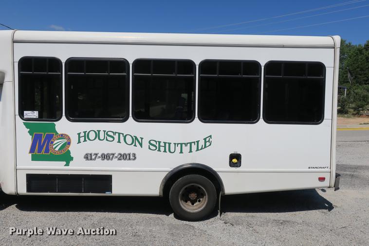 image for item DE3764 2009 Ford E450 shuttle bus