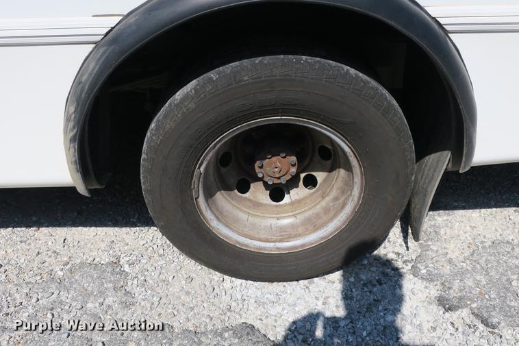 image for item DE3764 2009 Ford E450 shuttle bus