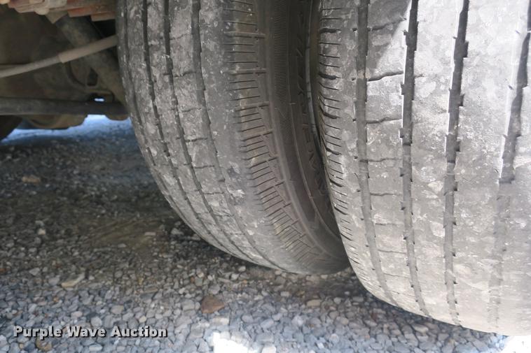 image for item DE3764 2009 Ford E450 shuttle bus