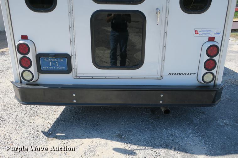 image for item DE3764 2009 Ford E450 shuttle bus