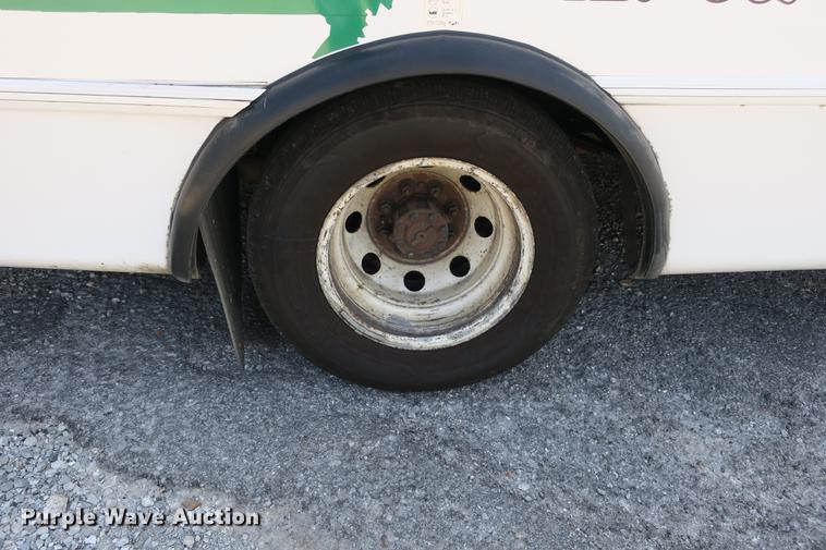 image for item DE3764 2009 Ford E450 shuttle bus