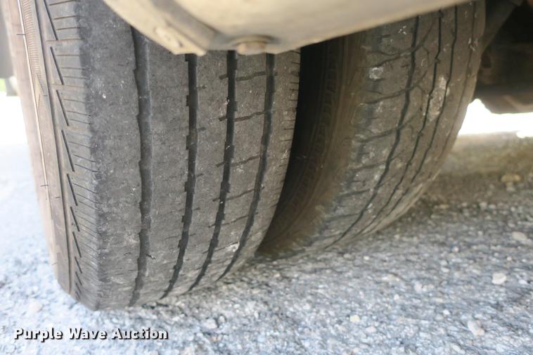 image for item DE3764 2009 Ford E450 shuttle bus