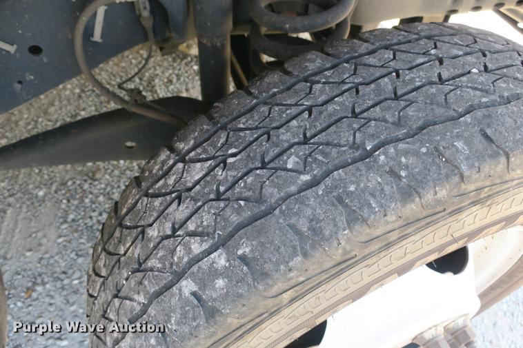 image for item DE3764 2009 Ford E450 shuttle bus