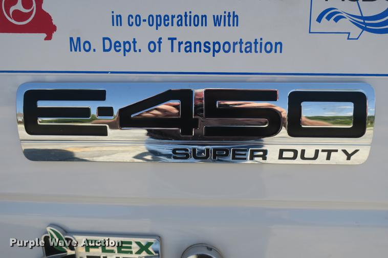 image for item DE3764 2009 Ford E450 shuttle bus