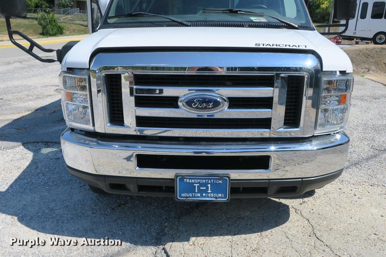 image for item DE3764 2009 Ford E450 shuttle bus