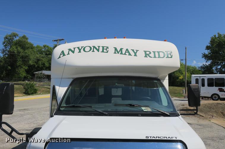 image for item DE3764 2009 Ford E450 shuttle bus