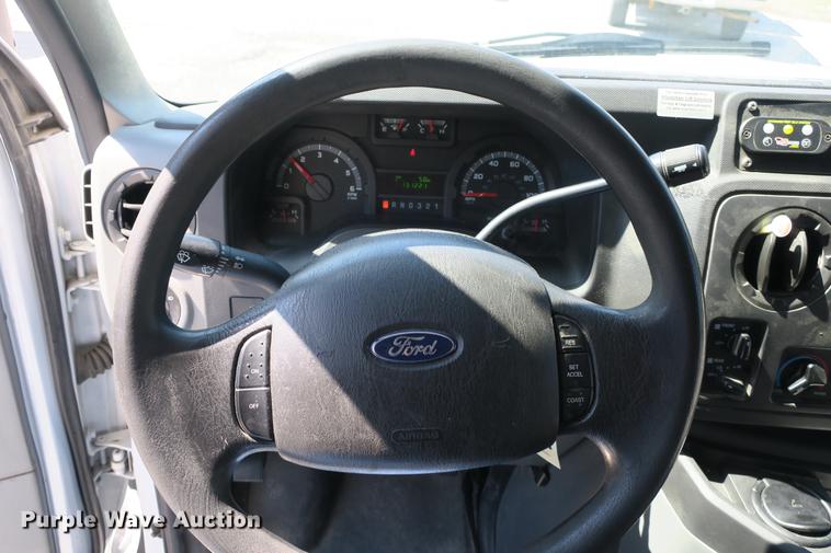 image for item DE3764 2009 Ford E450 shuttle bus