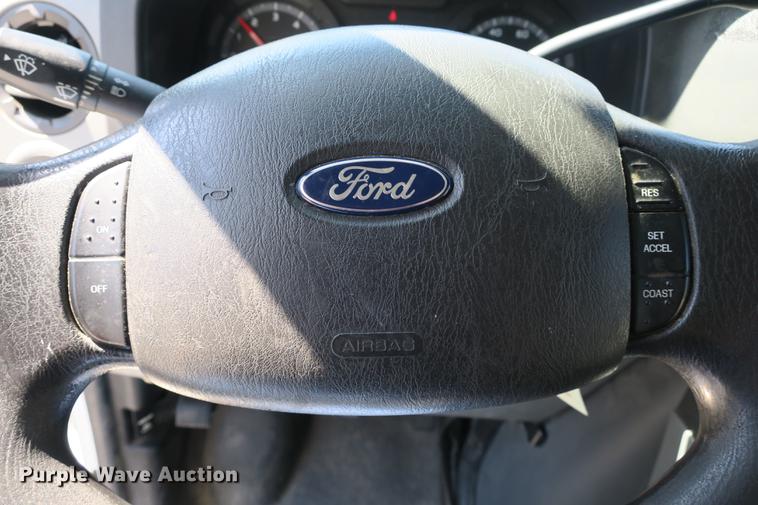 image for item DE3764 2009 Ford E450 shuttle bus