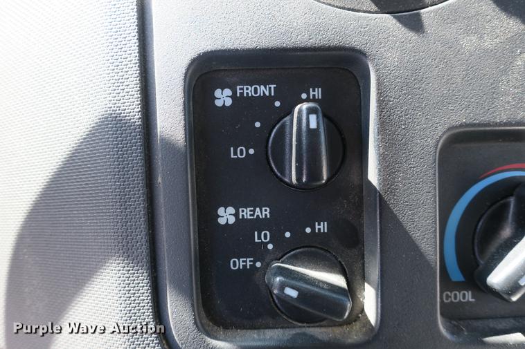 image for item DE3764 2009 Ford E450 shuttle bus