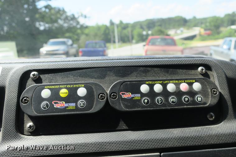 image for item DE3764 2009 Ford E450 shuttle bus