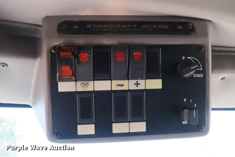 image for item DE3764 2009 Ford E450 shuttle bus