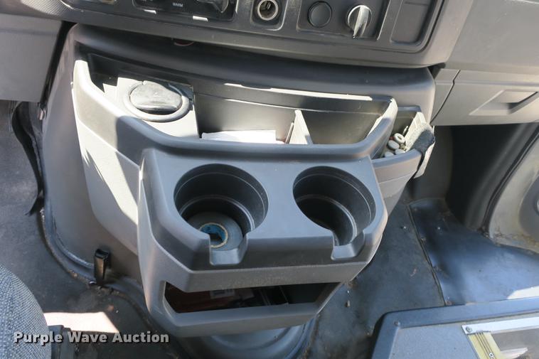 image for item DE3764 2009 Ford E450 shuttle bus