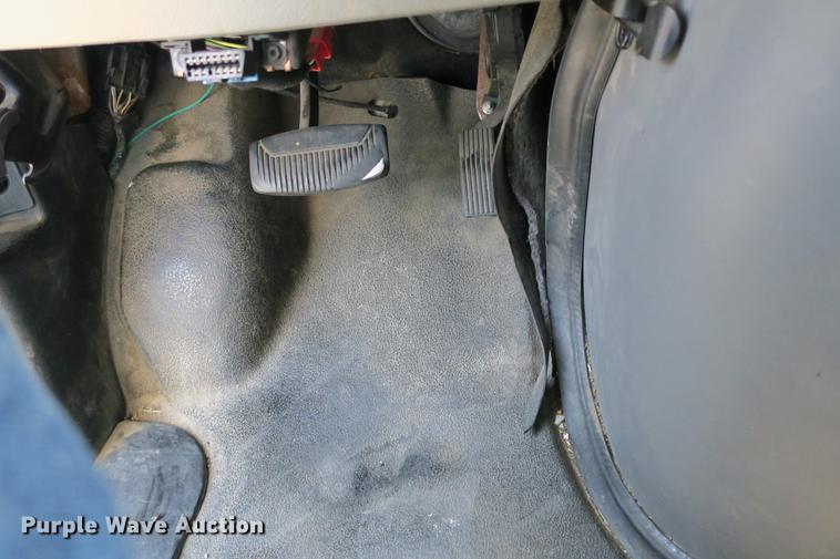 image for item DE3764 2009 Ford E450 shuttle bus