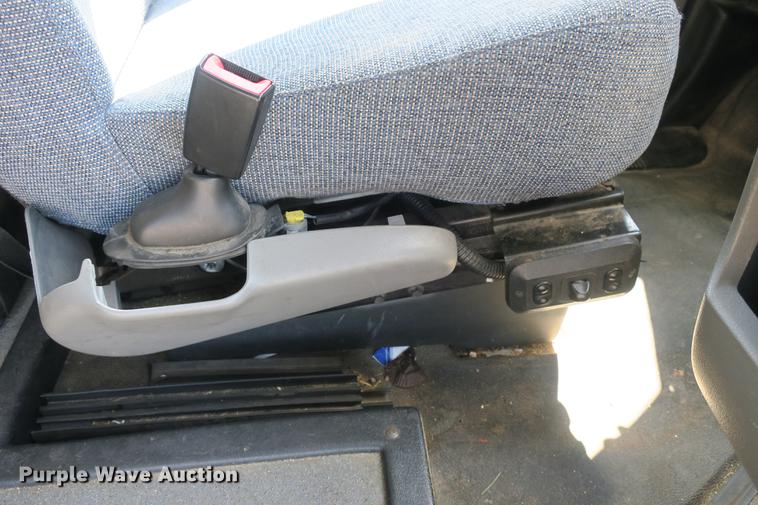 image for item DE3764 2009 Ford E450 shuttle bus