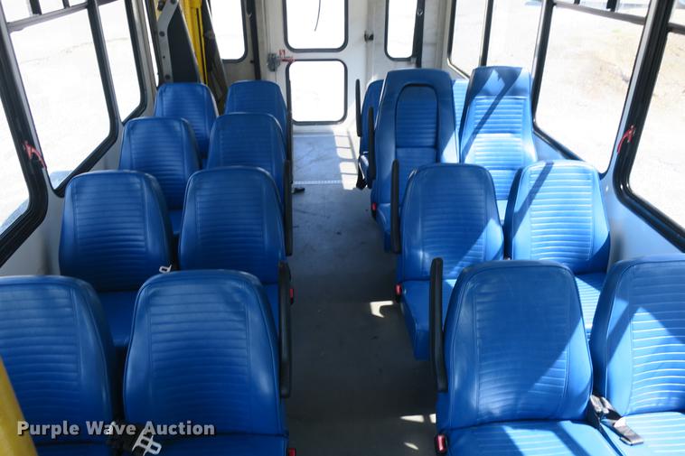 image for item DE3764 2009 Ford E450 shuttle bus