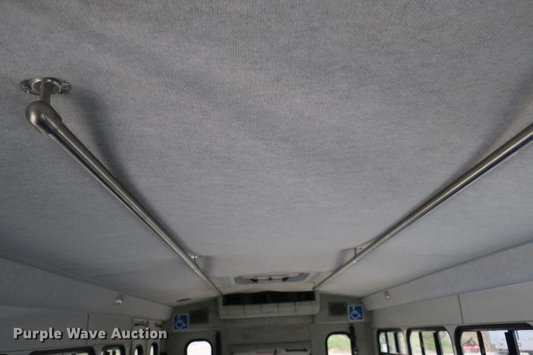 image for item DE3764 2009 Ford E450 shuttle bus