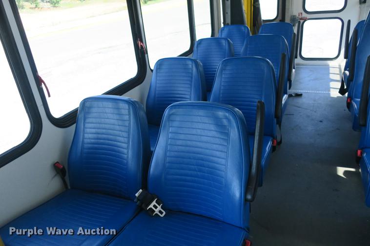 image for item DE3764 2009 Ford E450 shuttle bus