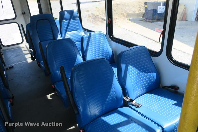 image for item DE3764 2009 Ford E450 shuttle bus